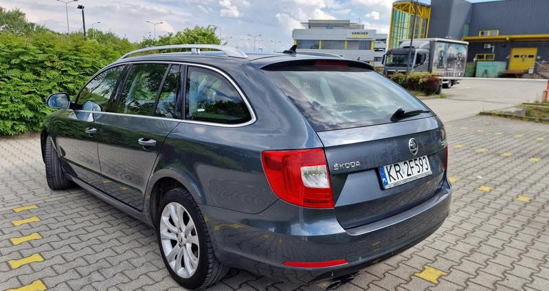 Skoda Superb cena 41999 przebieg: 187000, rok produkcji 2015 z Kraków małe 92